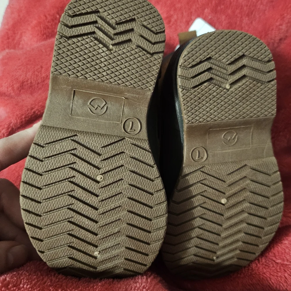 Size 7- Magellan Outdoors Toddlers' All‎ Weather Duck Boots